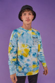 Buzo Tie dye, cuello redondo estampado en frente.