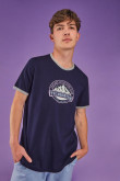 Camiseta, manga corta con cuello y puños en contraste, estampado en frente.