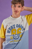 Camiseta con estampado en frente con manga corta en contraste.