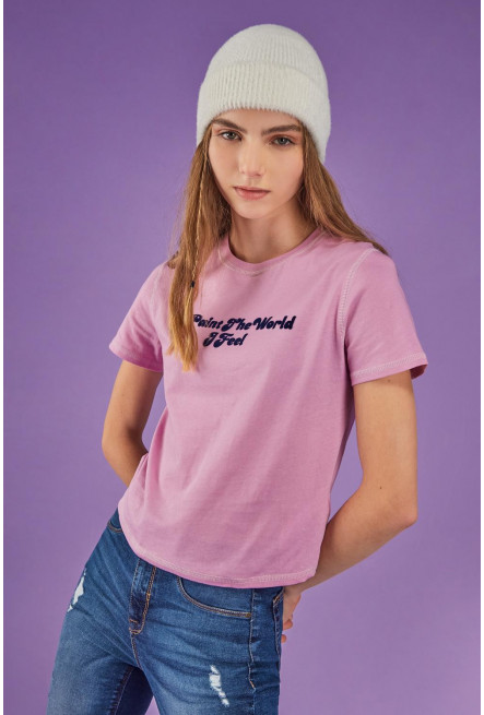 Camiseta manga corte con estampado en frente.