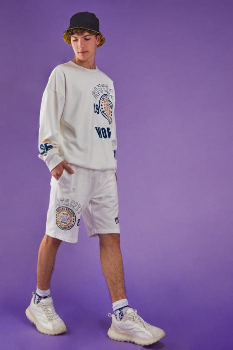 Buzo para hombre, estampado en frente y mangas.