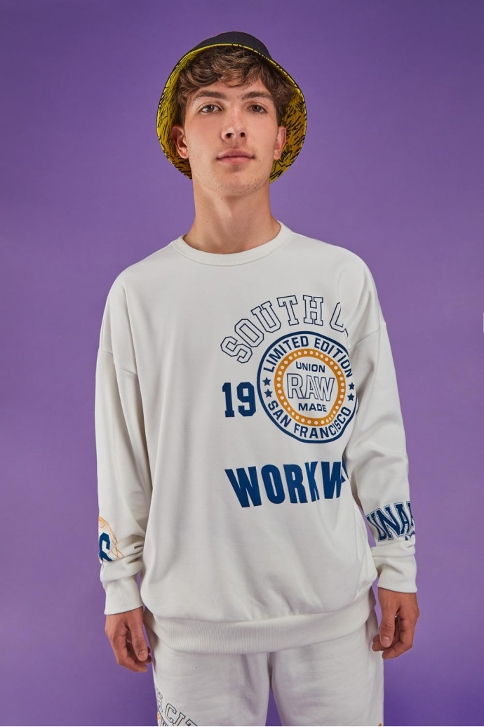 Buzo para hombre, estampado en frente y mangas.