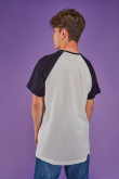 Camiseta, manga ranglan, estampado minimalista en frente.