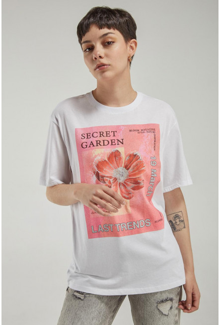 Camiseta básica manga corta estampada.