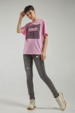 Camiseta, manga corta, con estampado en frente.