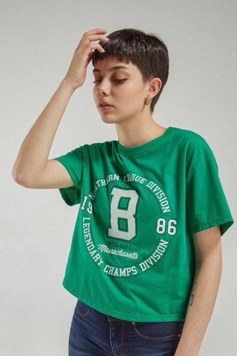 Camiseta manga corta, con estampado en frente.