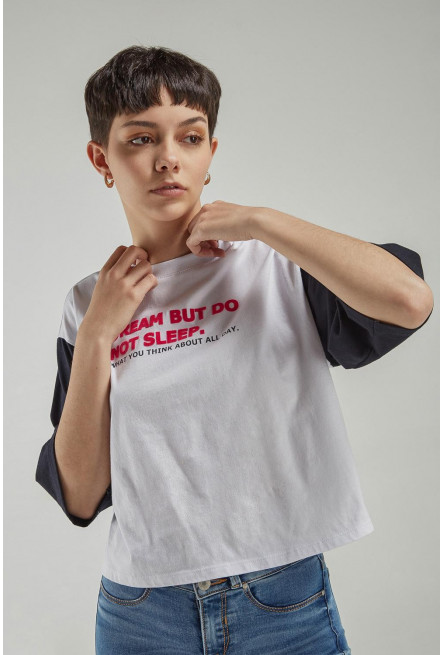 Camiseta básica manga corta estampada.