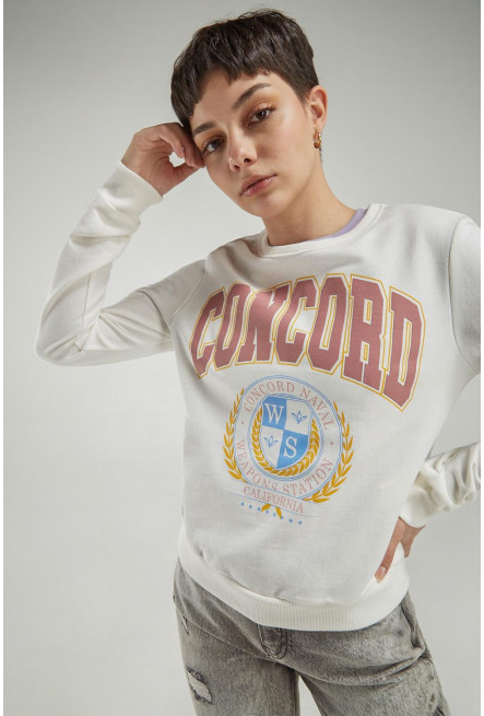 Buzo cuello redondo estampado.