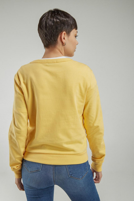 Buzo cuello redondo estampado.