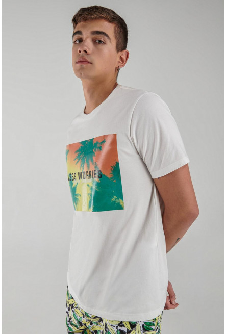 Camiseta básica manga corta estampada.