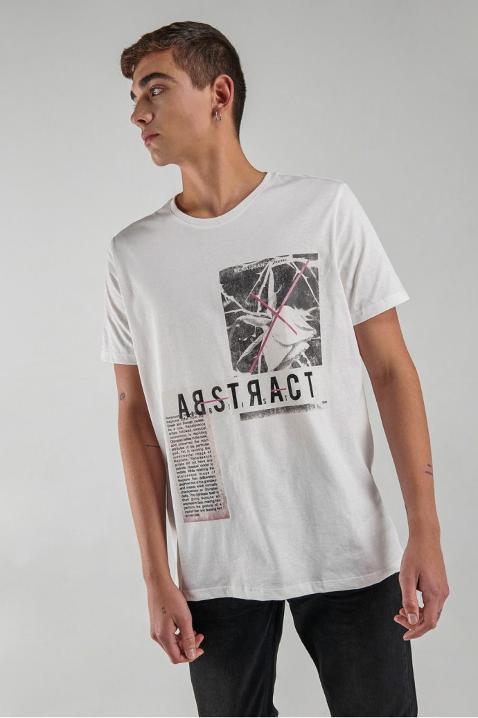 Camiseta manga corta estampada.