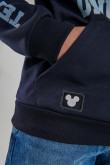 Buzo con capota de Mickey.