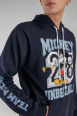 Buzo con capota de Mickey.