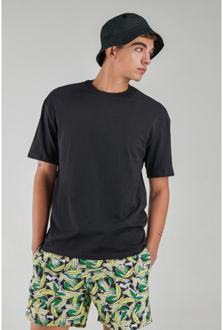 Camiseta básica manga corta unicolor.
