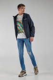 Chaqueta liviana con capota