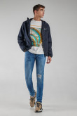 Chaqueta liviana con capota
