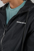 chaqueta-liviana-con-capota