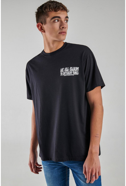 Camiseta manga corta con estampado.