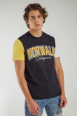 Camiseta manga corta con estampado.