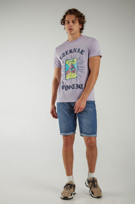 Camiseta básica manga corta estampada.
