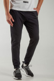Pantalon jogger con pretina y puños en rib, con estampado localizado.