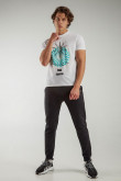Pantalon jogger con pretina y puños en rib, con estampado localizado.