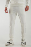 Pantalon jogger con pretina y puños en rib, con estampado localizado.