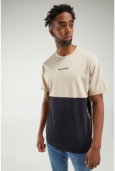Camiseta manga corta con estampado.
