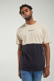 Camiseta manga corta con estampado.
