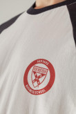 camiseta-con-estampado-en-frente-de-harvard