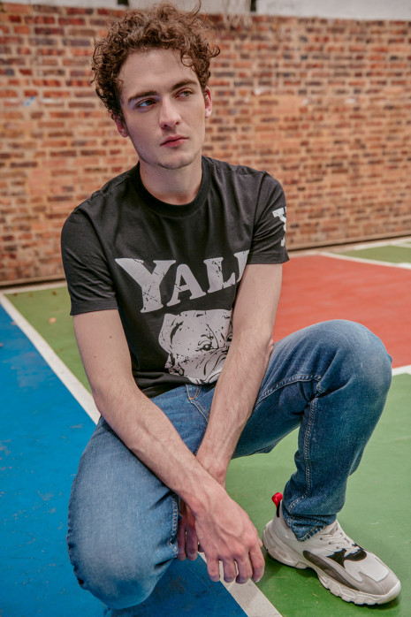 Camiseta, con estampado en frente y manga, de Yale