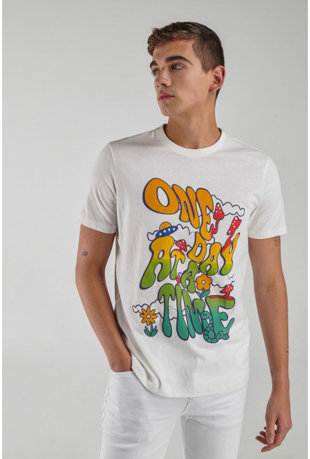 Camiseta manga corta estampada.