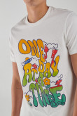Camiseta manga corta estampada.