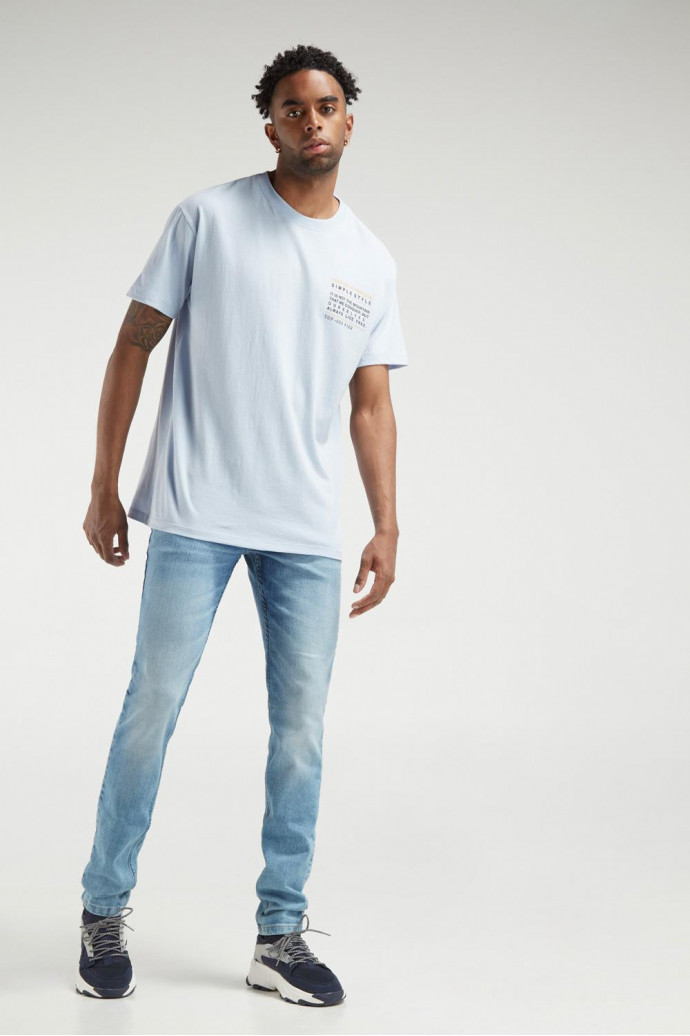 Camiseta manga corta con estampado.