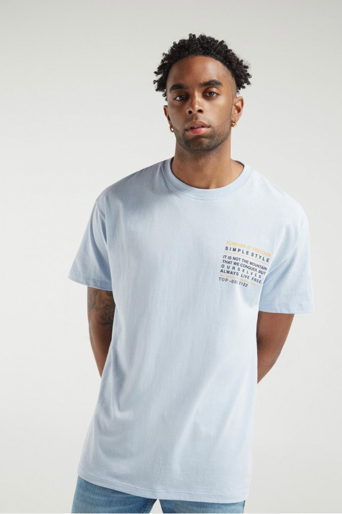 Camiseta manga corta con estampado.
