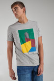 Camiseta básica manga corta con estampado.