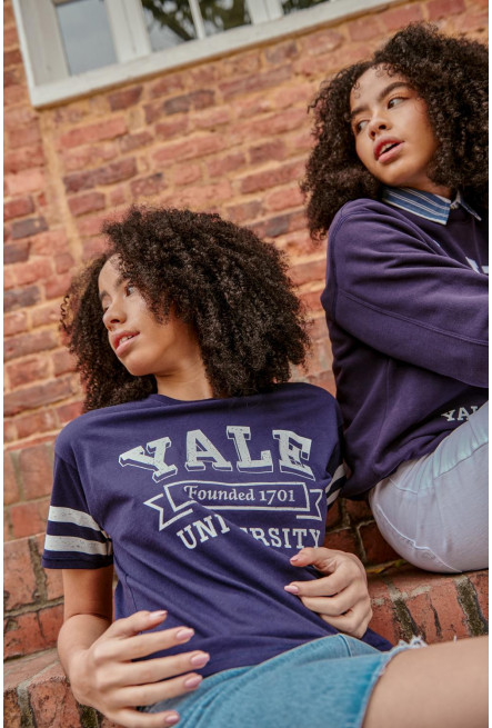 Camiseta, con estampado en frente y mangas, de Yale.