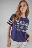 Camiseta, con estampado en frente y mangas, de Yale.