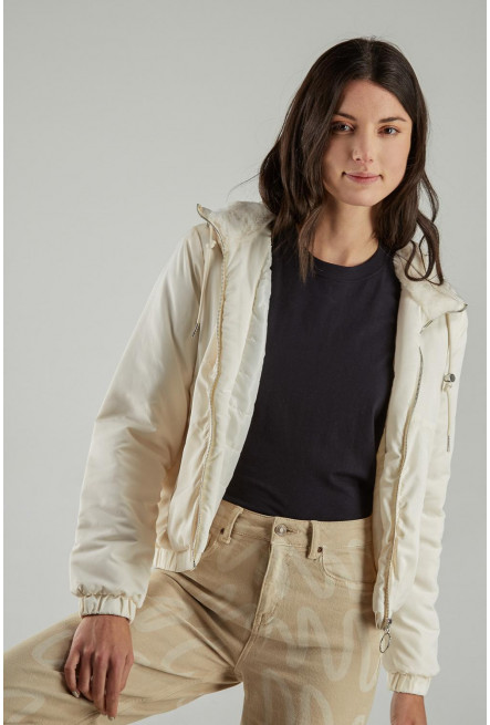 Chaqueta acolchada con capota