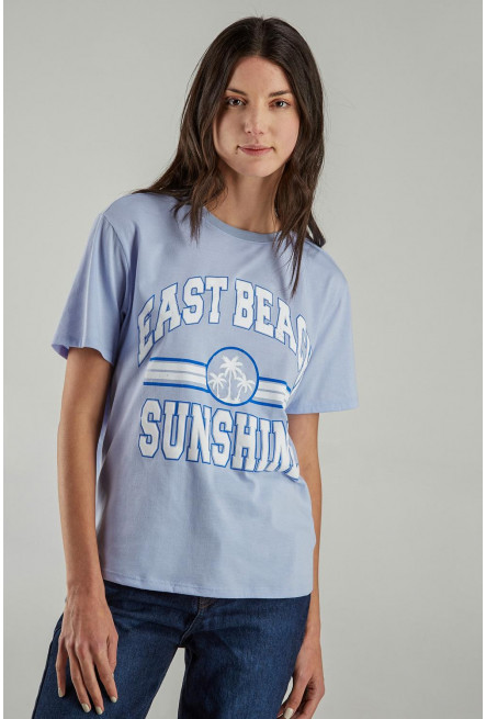 Camiseta, manga corta, con estampado en frente.