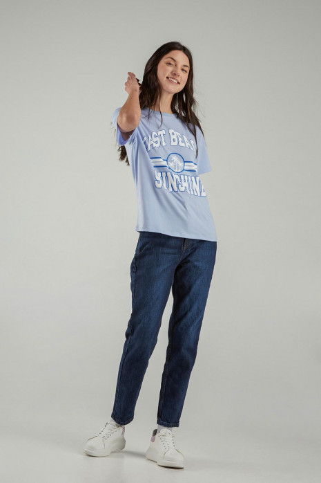 Camiseta, manga corta, con estampado en frente.