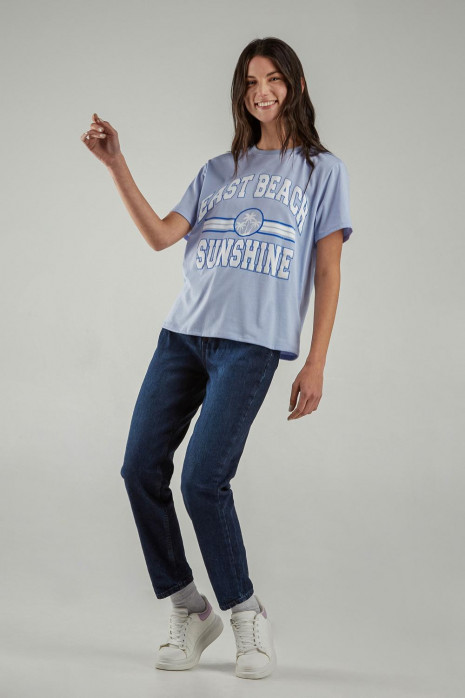 Camiseta, manga corta, con estampado en frente.