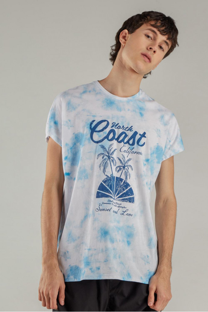 Camiseta manga corta con estampado.