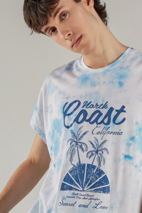Camiseta manga corta con estampado.
