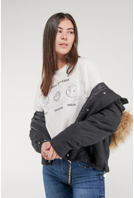 Camiseta básica manga corta estampada.