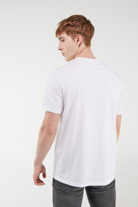 Camiseta manga corta estampada.