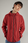 Chaqueta liviana con capota