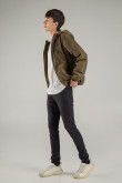 Chaqueta liviana con capota