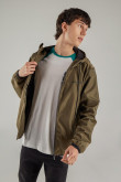 Chaqueta liviana con capota