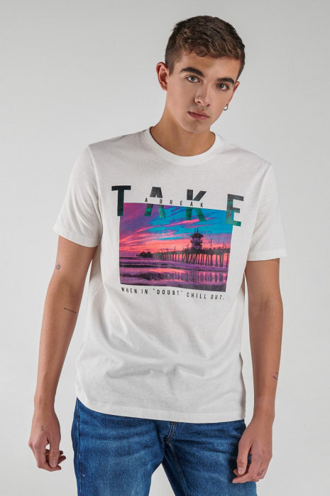 Camiseta manga corta estampada.